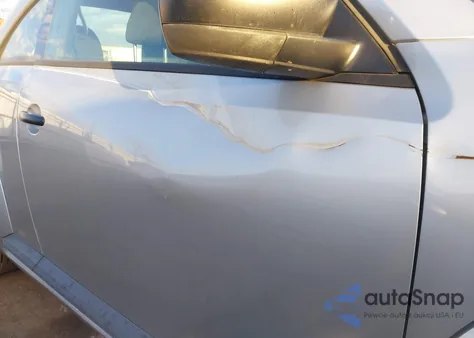 2014 Volkswagen Beetle 1.8T Entry z USA, uszkodzony, nr VIN 3VWF17AT2EM638633